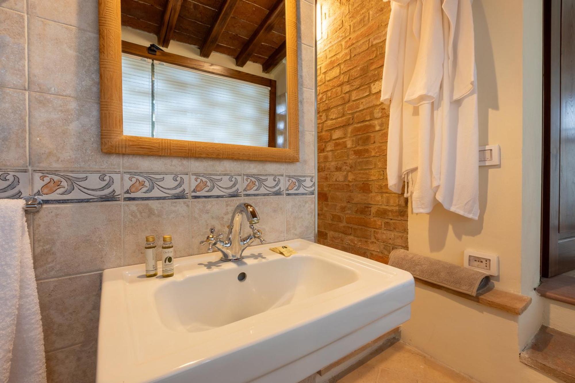 Ferienwohnung Asso Di Picche Siena Exterior foto