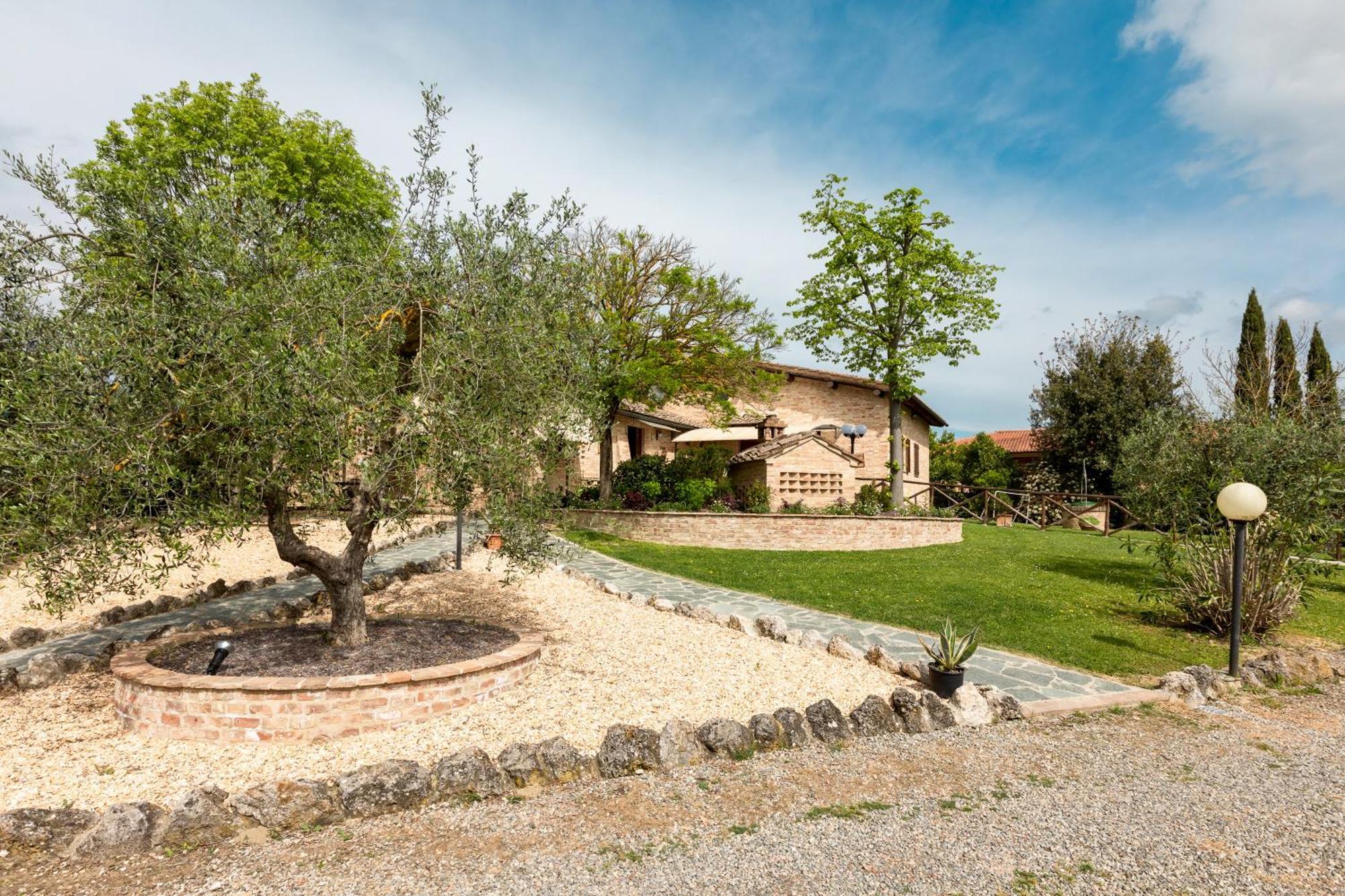 Ferienwohnung Asso Di Picche Siena Exterior foto
